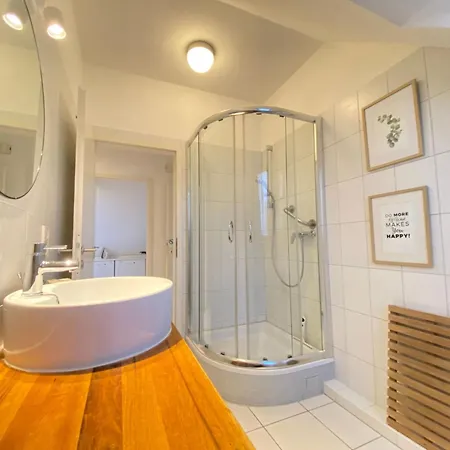 Mit Stellplatz Mitten Im Gruenen By Interhome * Kiel